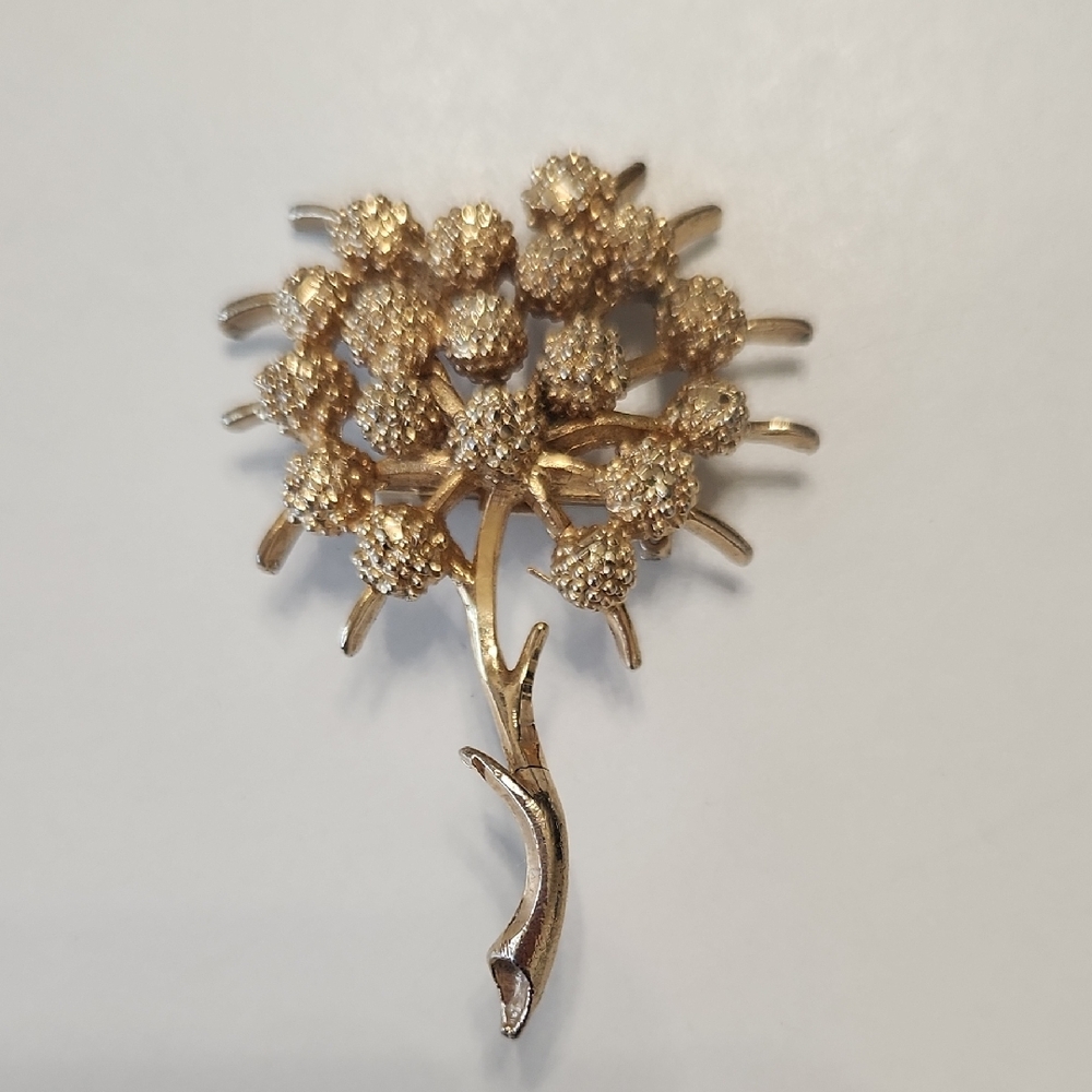 Fun Gold Floral Brooch